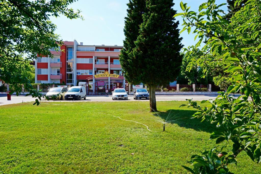 Gt Sunny Fort Apartments Slântsjev Brjag Eksteriør bilde