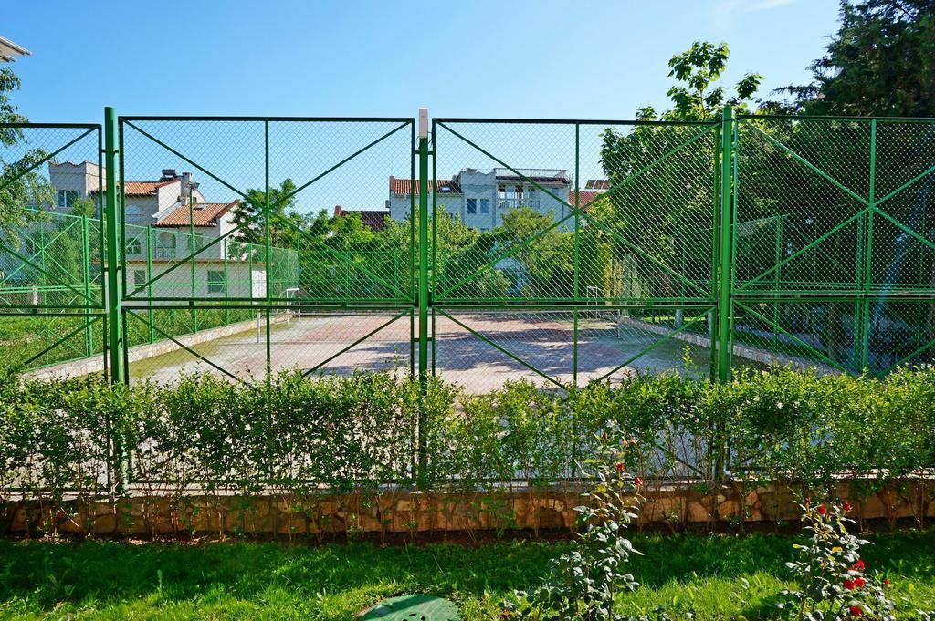 Gt Sunny Fort Apartments Slântsjev Brjag Eksteriør bilde